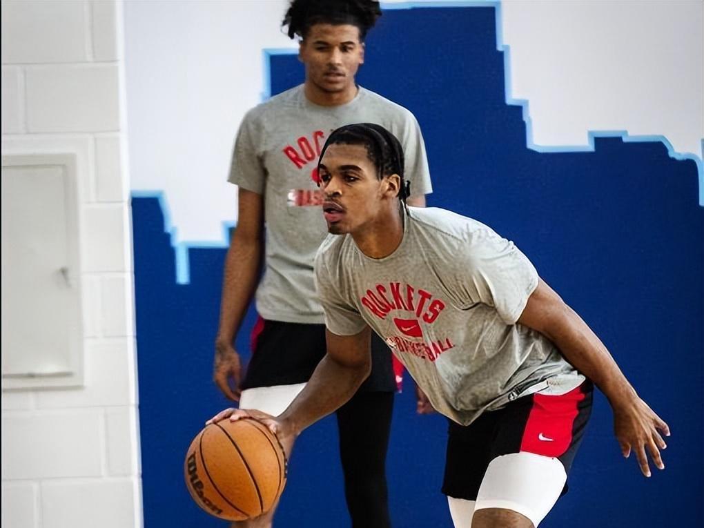 b体育app下载-火箭旧将爆发，2场得分超40，斯通底薪可签他